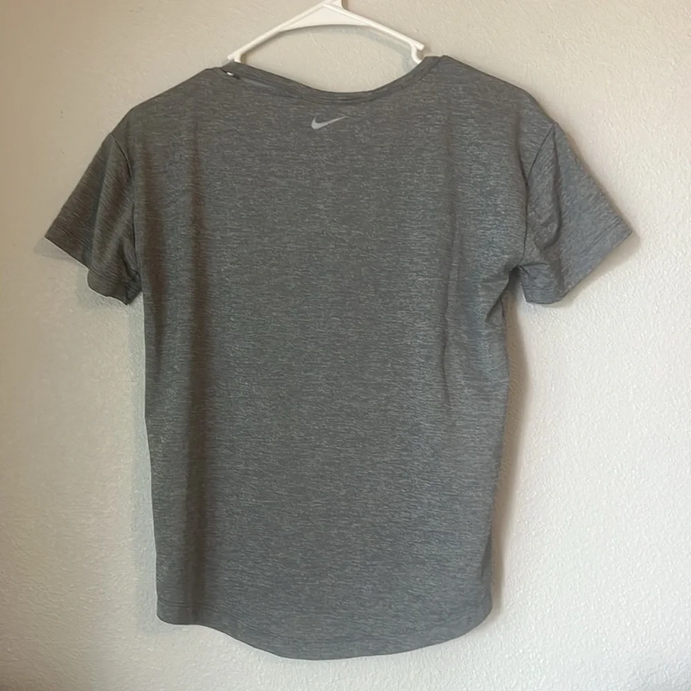 Nike Dri-Fit Gray Athletic Shirt Size Extra Small - Picture 8 of 8